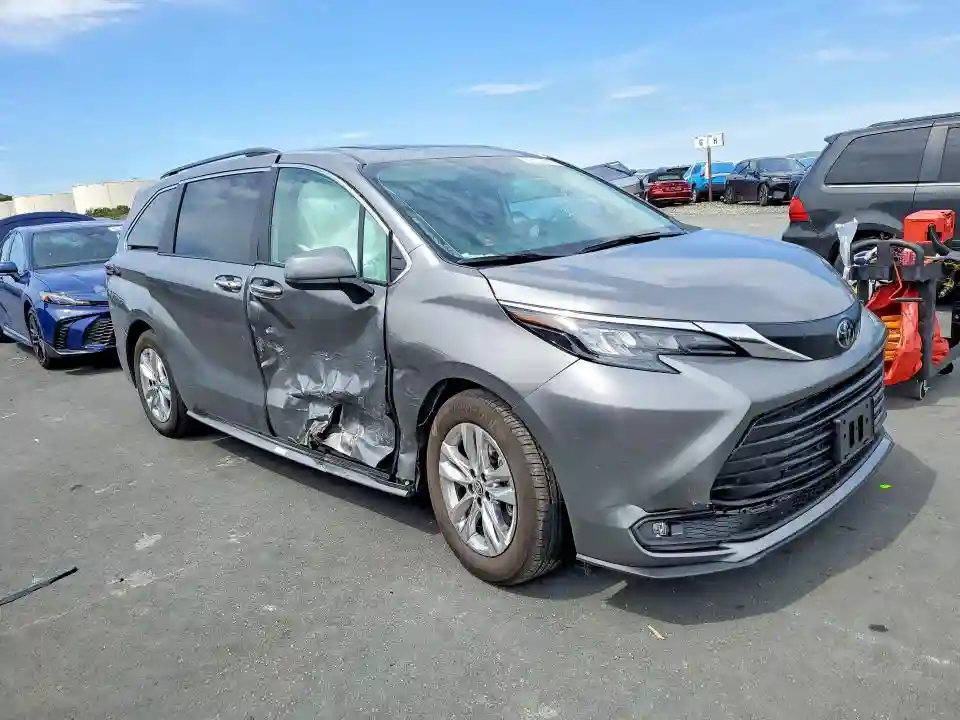 5TDYSKFC4TS233617 2026 TOYOTA SIENNA-3