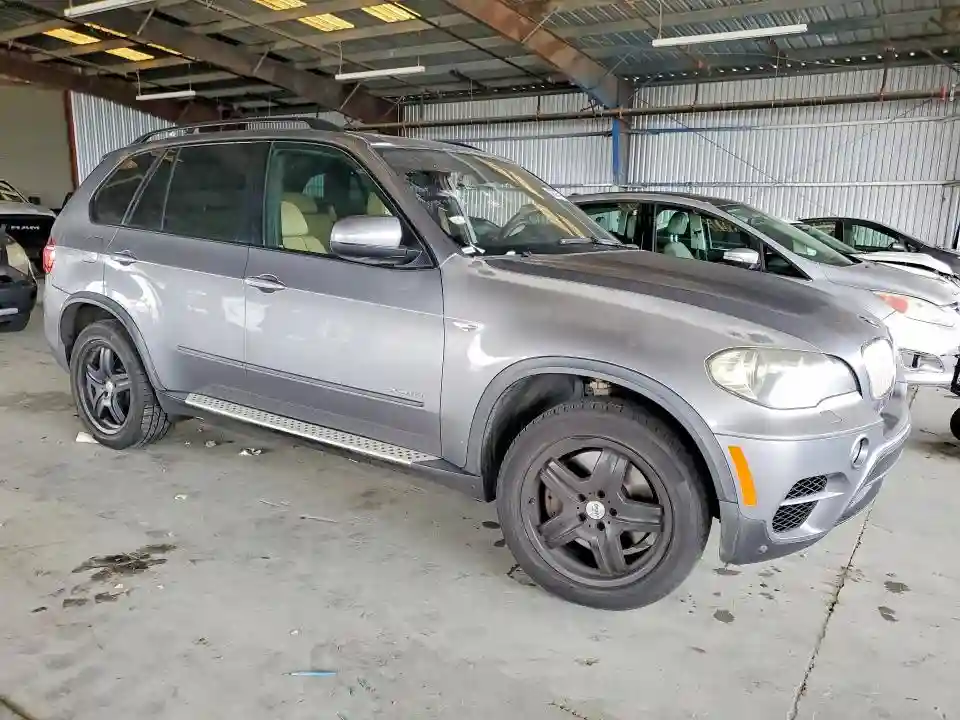 5UXZV8C56BL418013 2011 BMW X5-3