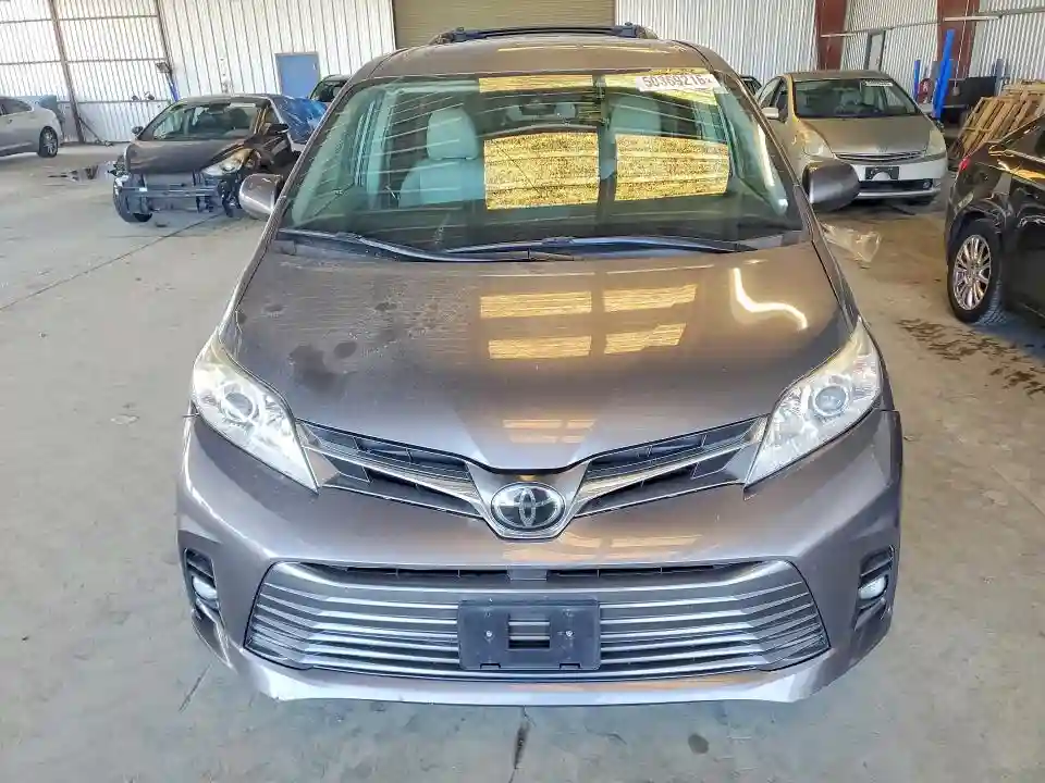 5TDYZ3DC6JS941028 2018 TOYOTA SIENNA-4