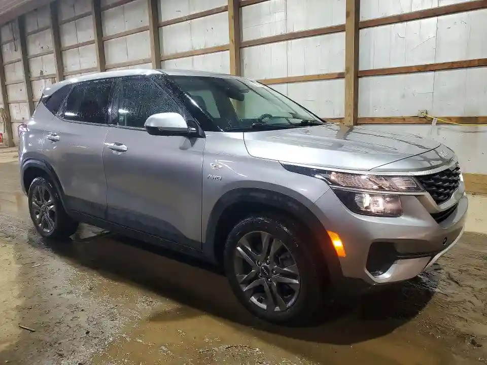 KNDEPCAA3N7307977 2022 KIA SELTOS-3