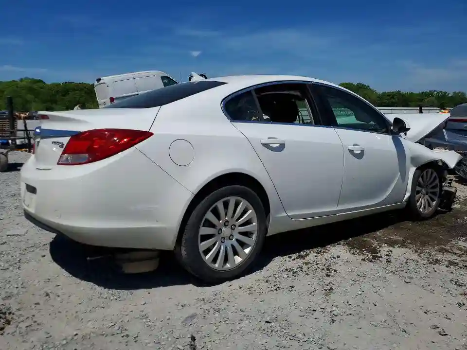 W04GN5EC0B1126561 2011 BUICK REGAL-2