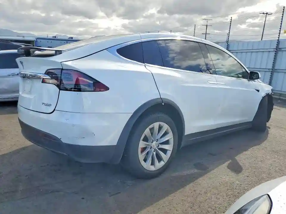 5YJXCAE22JF102280 2018 TESLA MODEL X-2