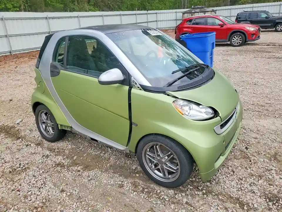 WMEEJ3BA8BK431995 2011 SMART FORTWO-3