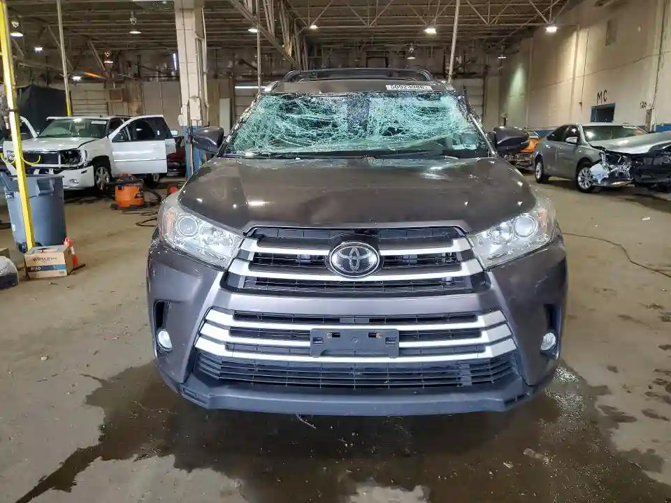 5TDJZRFH9JS905914 2018 TOYOTA HIGHLANDER-4