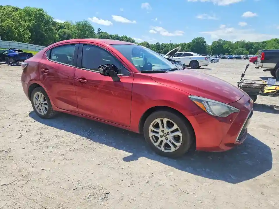 3MYDLBYV1JY304600 2018 TOYOTA YARIS-3