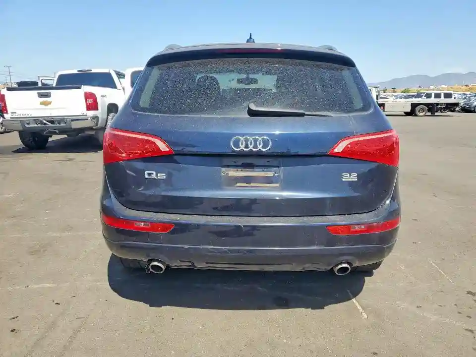 WA1LKAFP0AA069942 2010 AUDI Q5-5