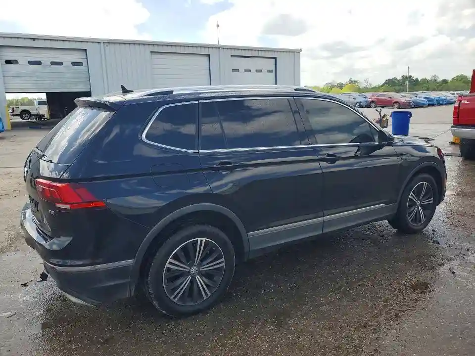 3VV3B7AX6JM103242 2018 VOLKSWAGEN TIGUAN-2