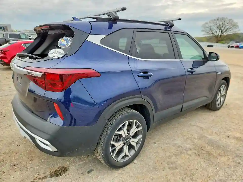 KNDERCAA4N7236878 2022 KIA SELTOS-2