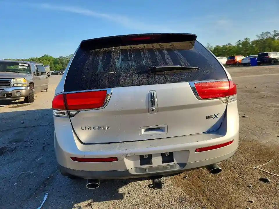 2LMDJ6JK2BBJ01785 2011 LINCOLN TOWNHOUSE MKX-5