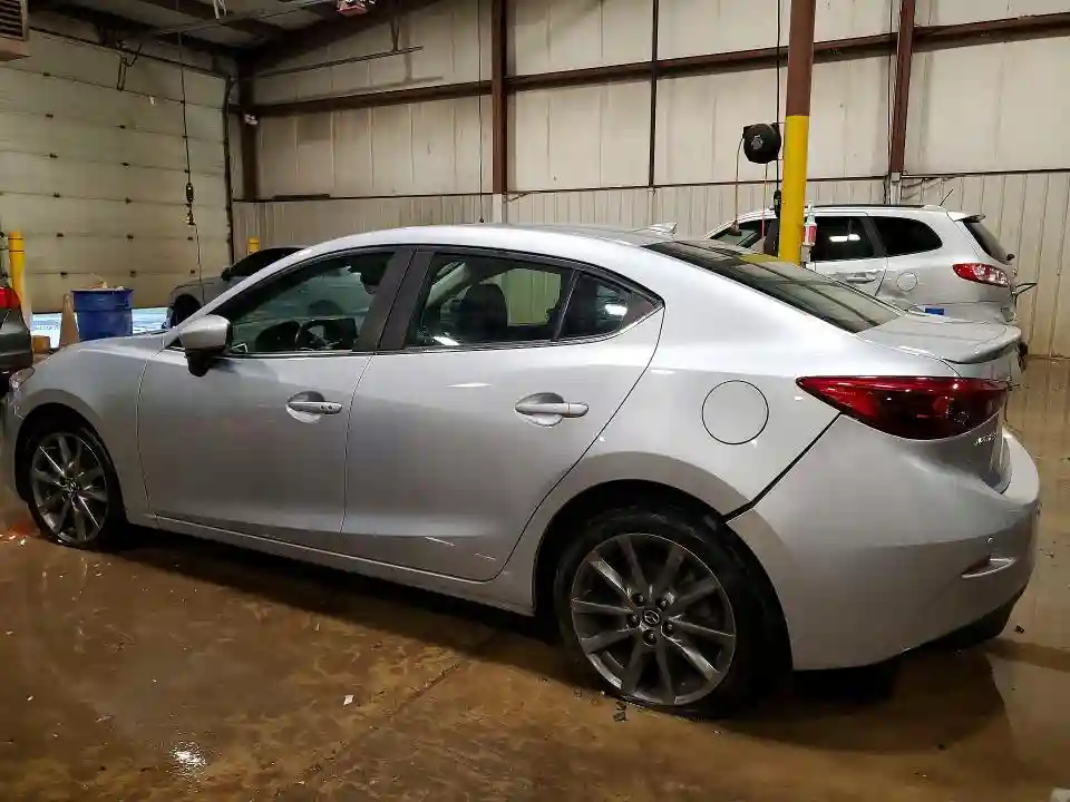 3MZBN1W38JM188523 2018 MAZDA 3-1