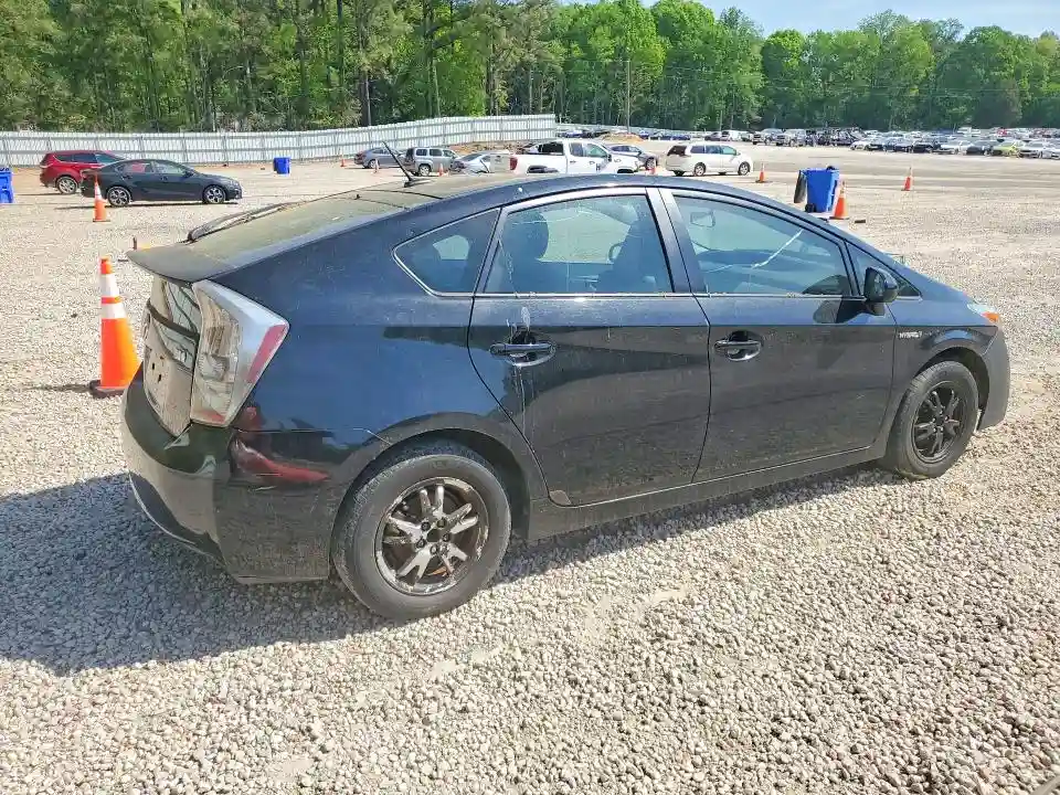 JTDKN3DU0B1375165 2011 TOYOTA PRIUS THRE-2