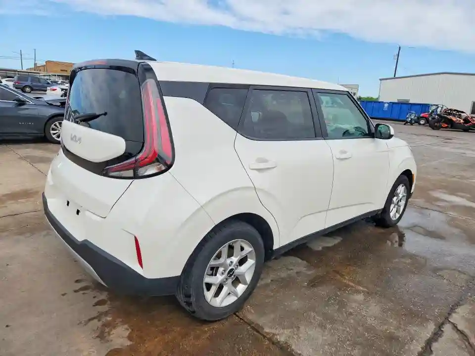 KNDJ23AU1P7862534 2023 KIA SOUL-2