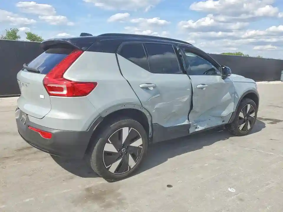 YV4EH3HL2R2238249 2024 VOLVO XC40-2