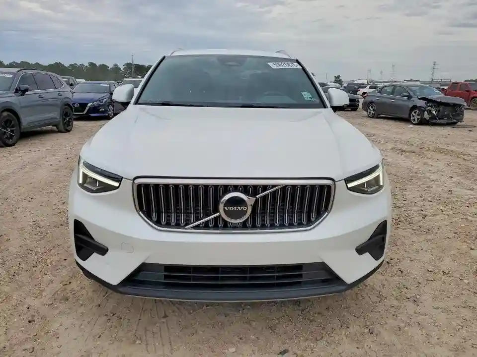 YV4L12UK8R2330629 2024 VOLVO XC40-4