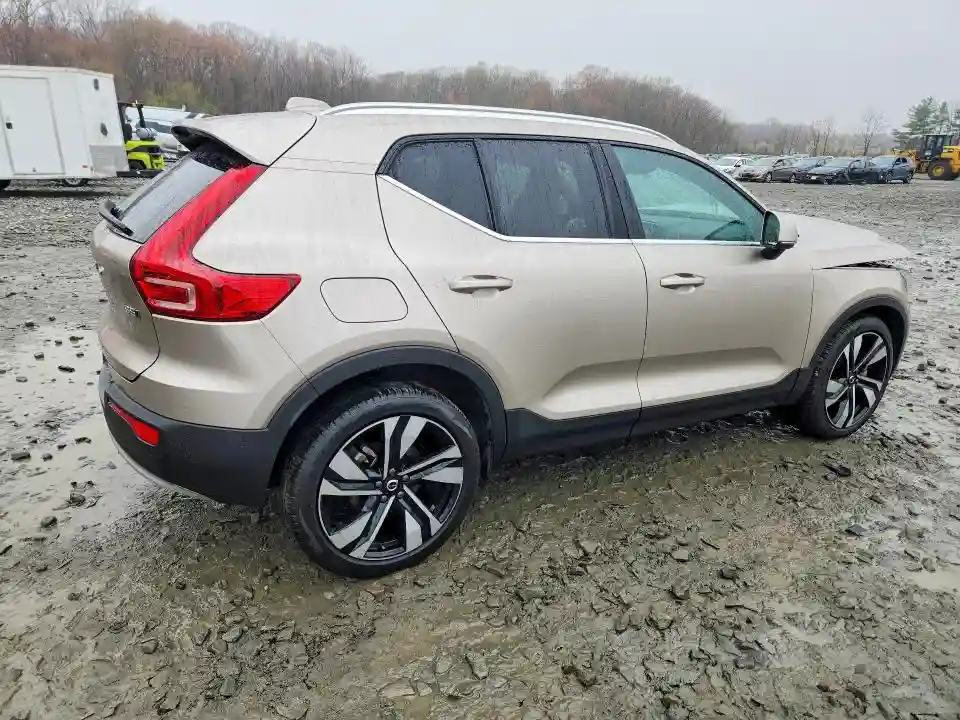 YV4L12UF7R2375323 2024 VOLVO XC40-2