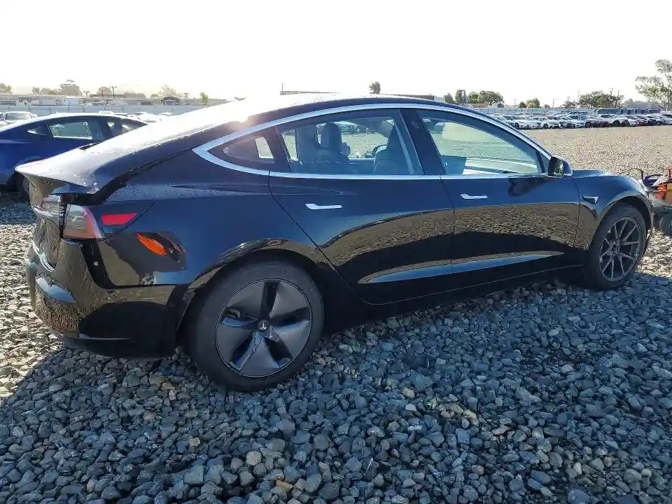 5YJ3E1EA2JF070978 2018 TESLA MODEL 3-2