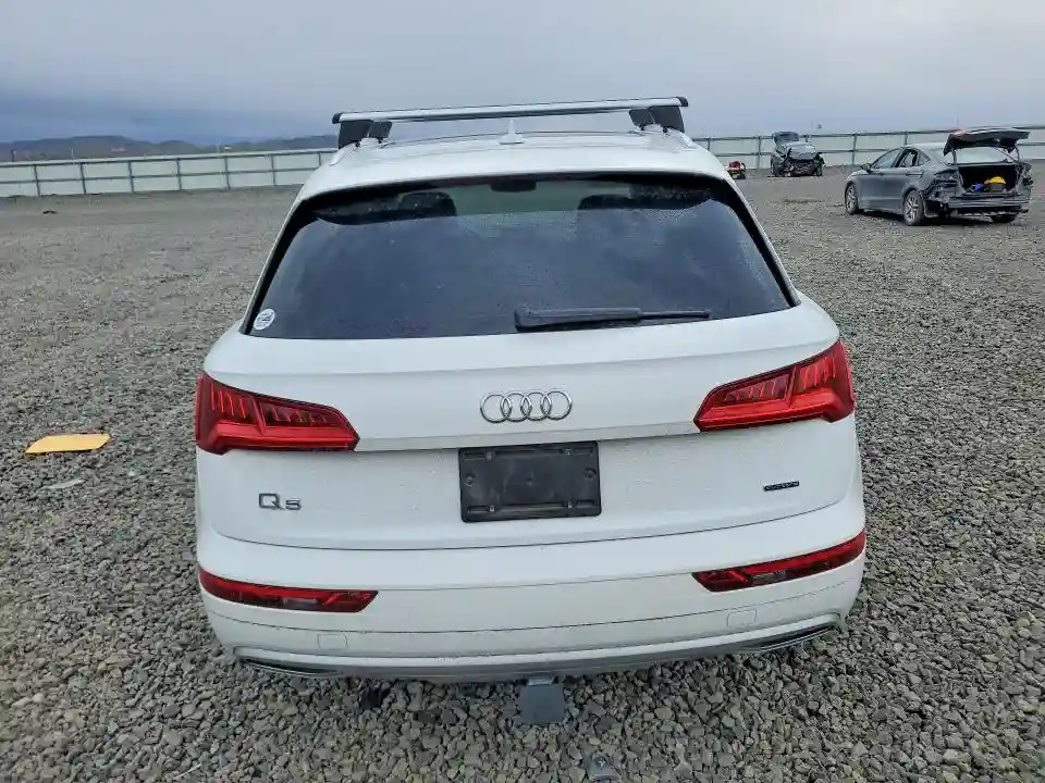 WA1ANAFY5K2140989 2019 AUDI Q5-5