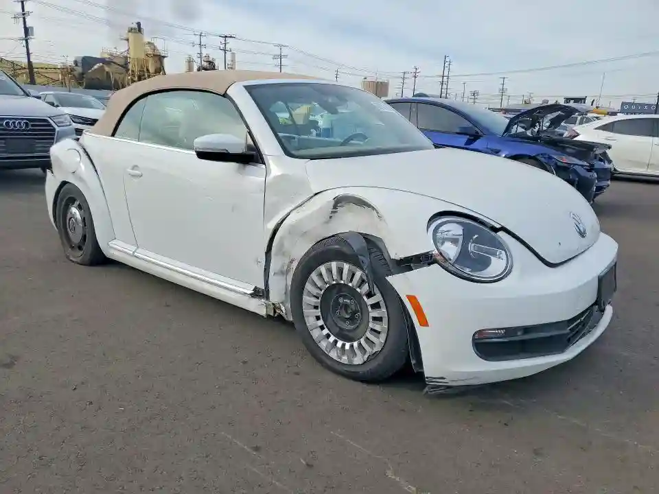 3VW517AT4GM803564 2016 VOLKSWAGEN BEETLE-3