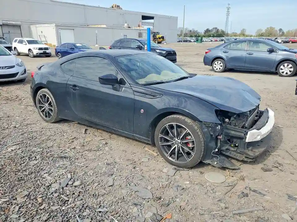 JF1ZNAA16H8703787 2017 TOYOTA 86-3