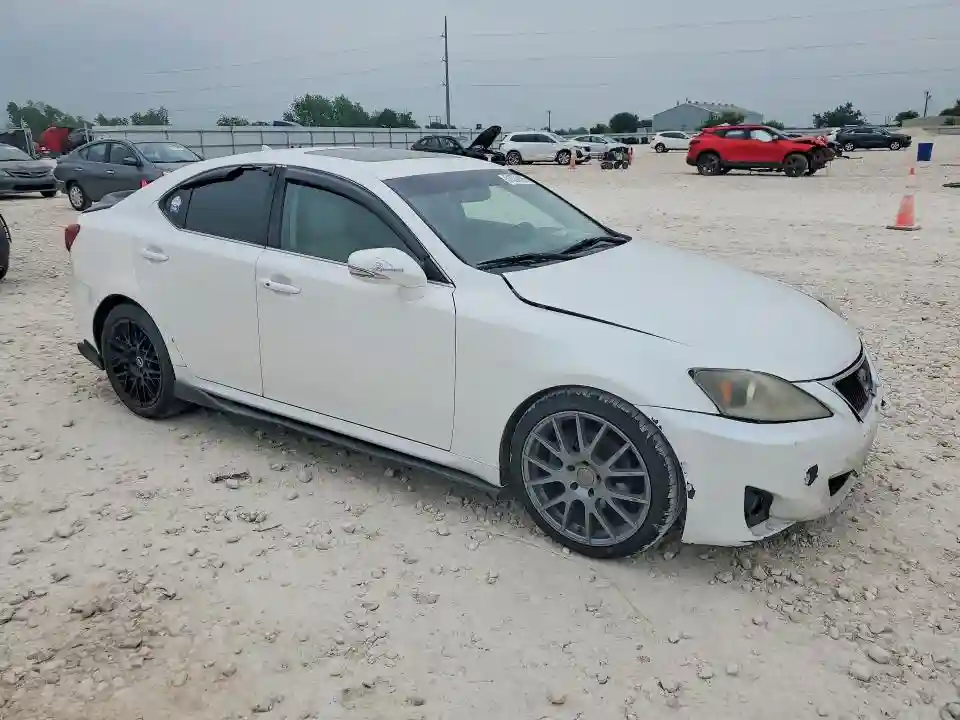 JTHBF5C24B5135083 2011 LEXUS IS-3