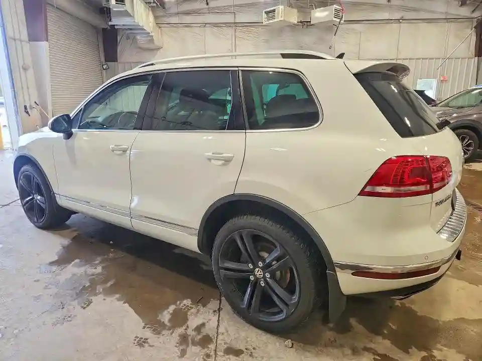 WVGGF7BP0HD002279 2017 VOLKSWAGEN TOUAREG-1