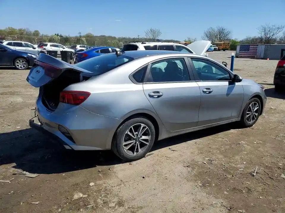 3KPF24AD8NE430970 2022 KIA FORTE-2