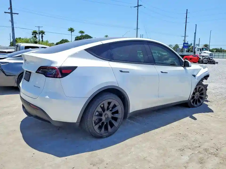 7SAYGDEE0PA070832 2023 TESLA MODEL Y-2