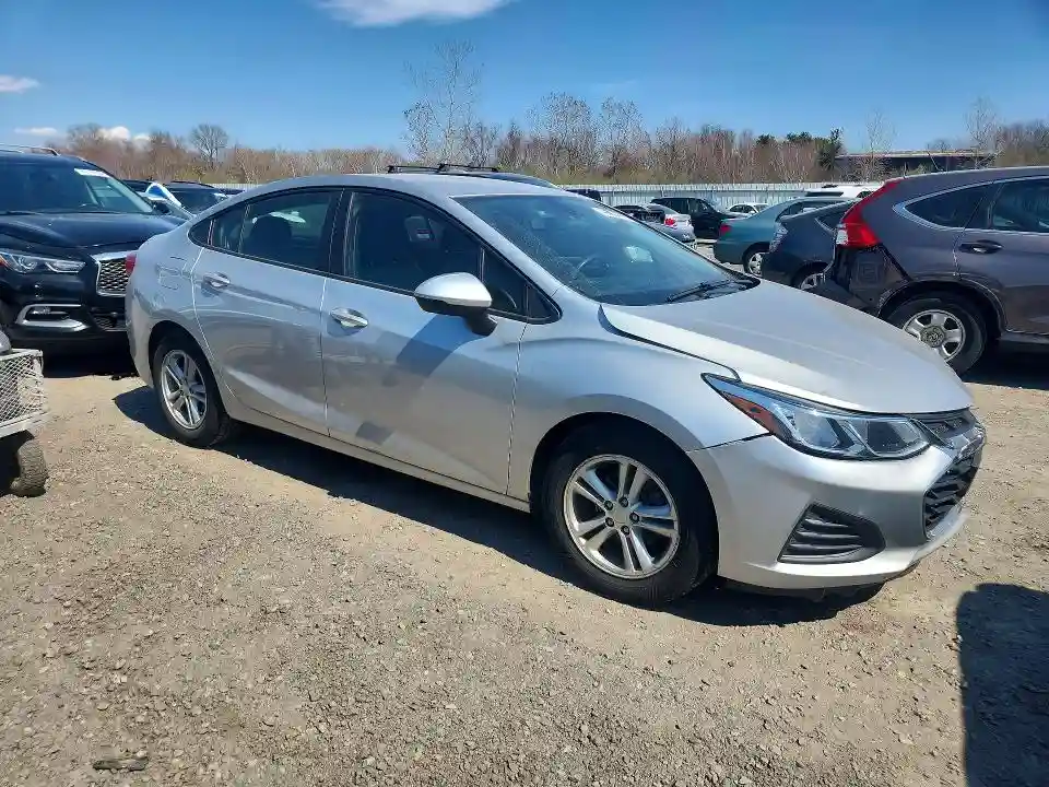 1G1BC5SM1K7122754 2019 CHEVROLET CRUZE-3