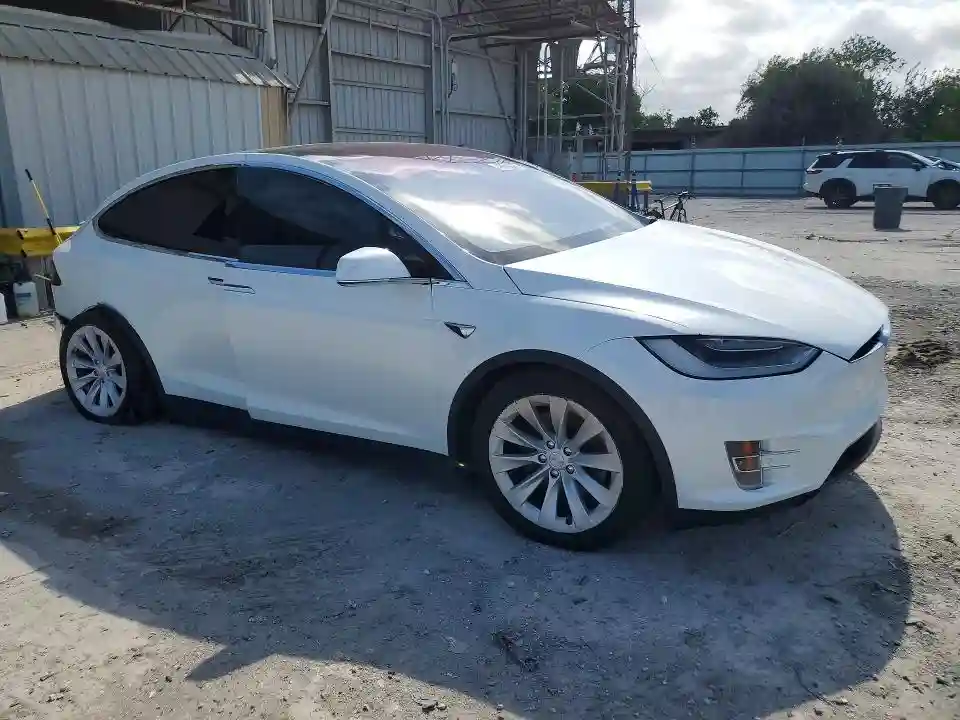 5YJXCBE22LF237588 2020 TESLA MODEL X-3