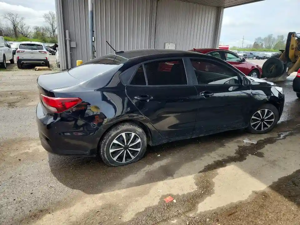 3KPA24AB1JE073988 2018 KIA RIO-2