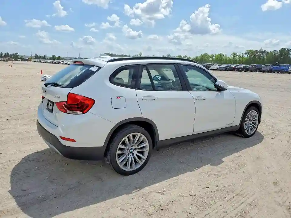 WBAVL1C5XFVY35364 2015 BMW X1-2