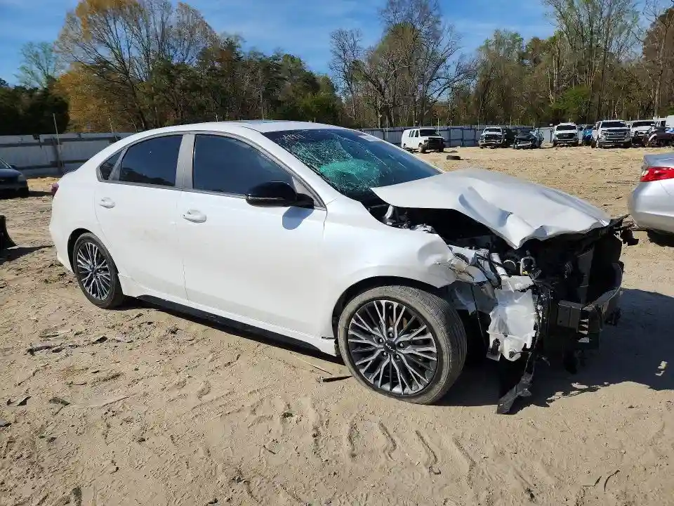 3KPF54AD1NE485252 2022 KIA FORTE-3