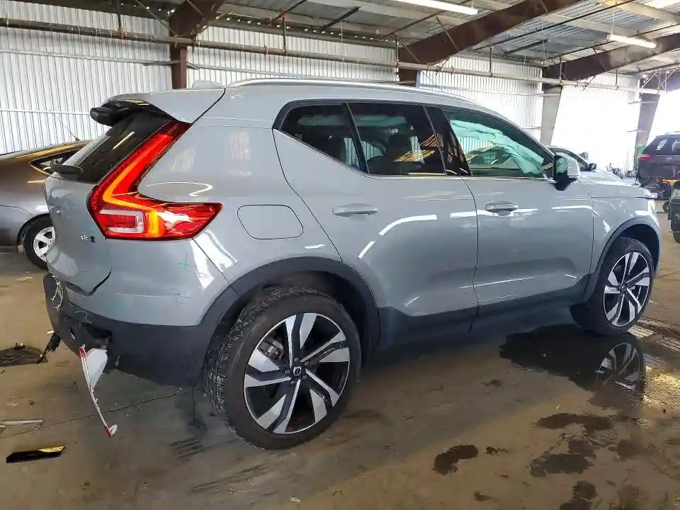 YV4L12UE6S2531168 2025 VOLVO XC40-2