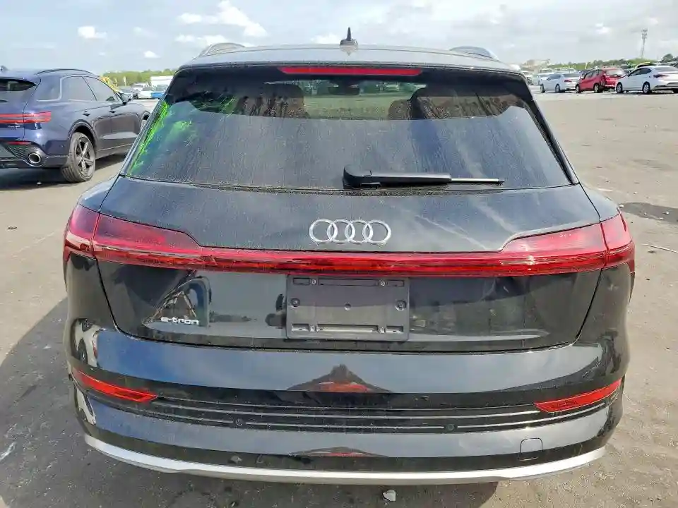WA1LAAGE1KB023001 2019 AUDI E-TRON-5
