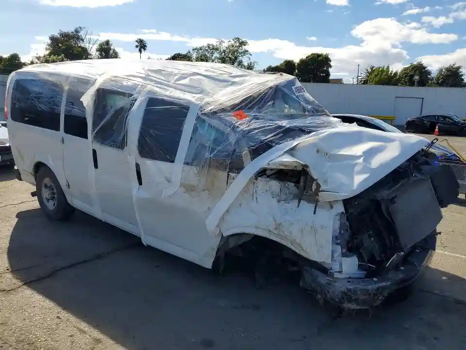 1GAWGEFP9S1263133 2025 CHEVROLET EXPRESS-3