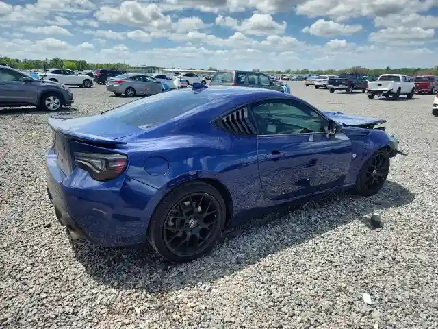 JF1ZNAA12H8701437 2017 TOYOTA 86-2