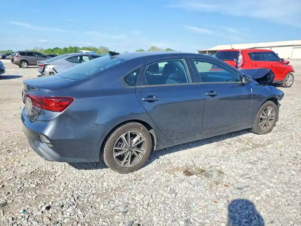 3KPF24AD2PE649135 2023 KIA FORTE-2