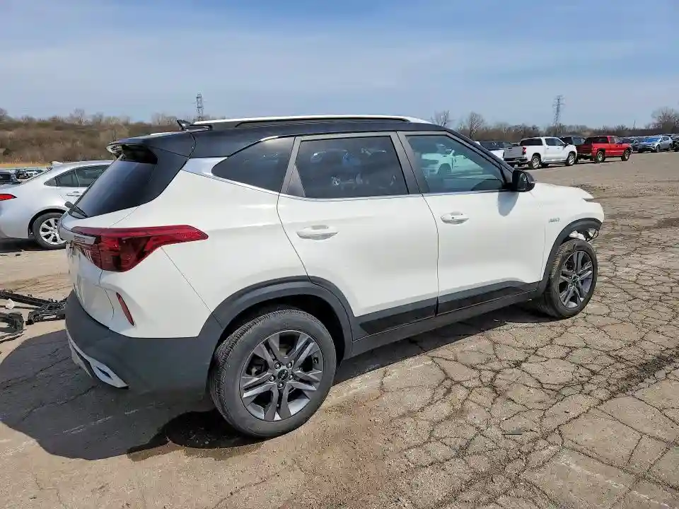 KNDEUCAA1N7245634 2022 KIA SELTOS-2