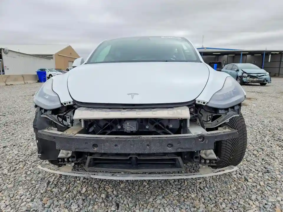 5YJYGAEE2MF172823 2021 TESLA MODEL Y-4