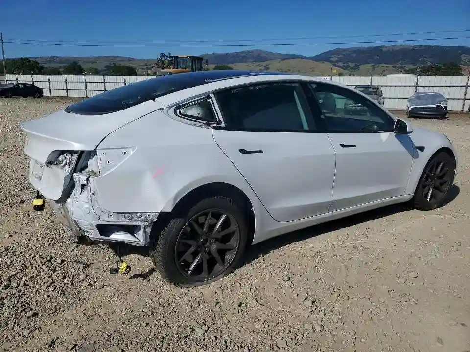 5YJ3E1EA1PF577704 2023 TESLA MODEL 3-2