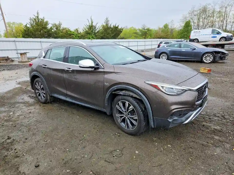 SJKCH5CR9HA022224 2017 INFINITI QX30-3