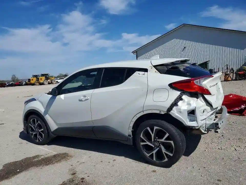 NMTKHMBX7JR050880 2018 TOYOTA C-HR-1