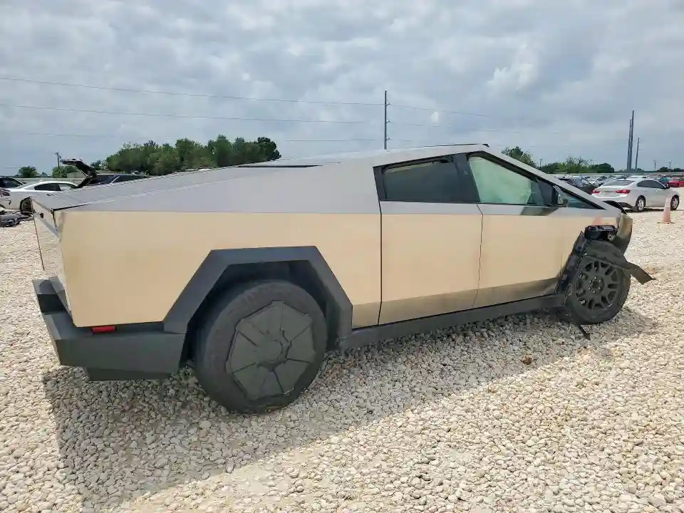 7G2CEHEE7RA019624 2024 TESLA CYBERTRUCK-2