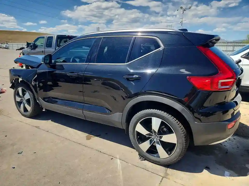 YV4162UK2L2292668 2020 VOLVO XC40-1