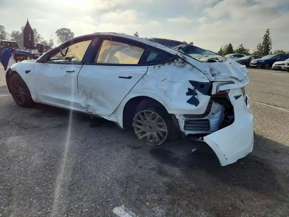 5YJ3E1EA4SF011593 2025 TESLA MODEL 3-1