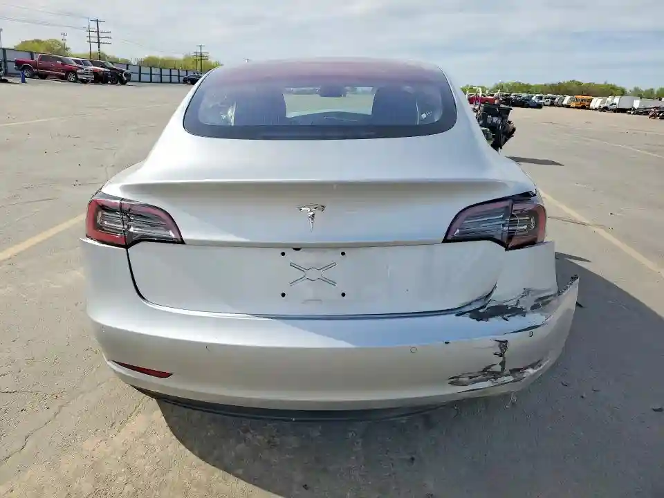5YJ3E1EA2JF006987 2018 TESLA MODEL 3-5