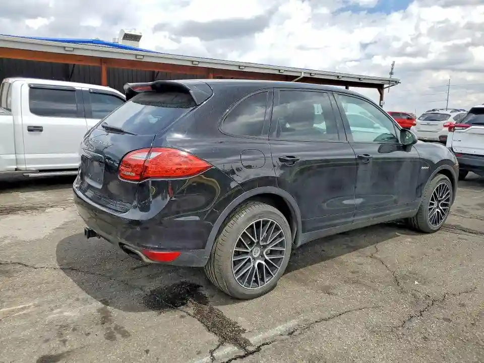 WP1AE2A23BLA92657 2011 PORSCHE CAYENNE-2