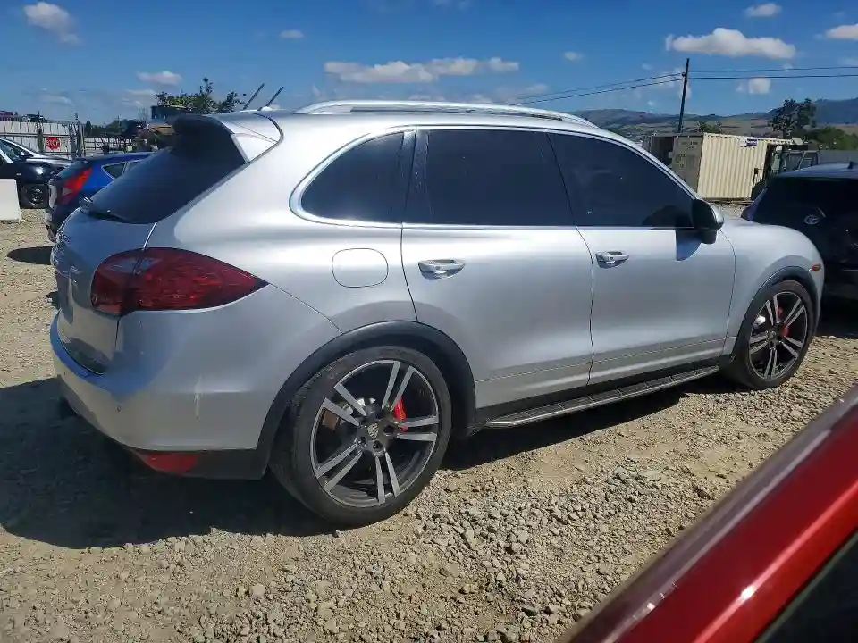 WP1AC2A2XCLA82487 2012 PORSCHE CAYENNE-2
