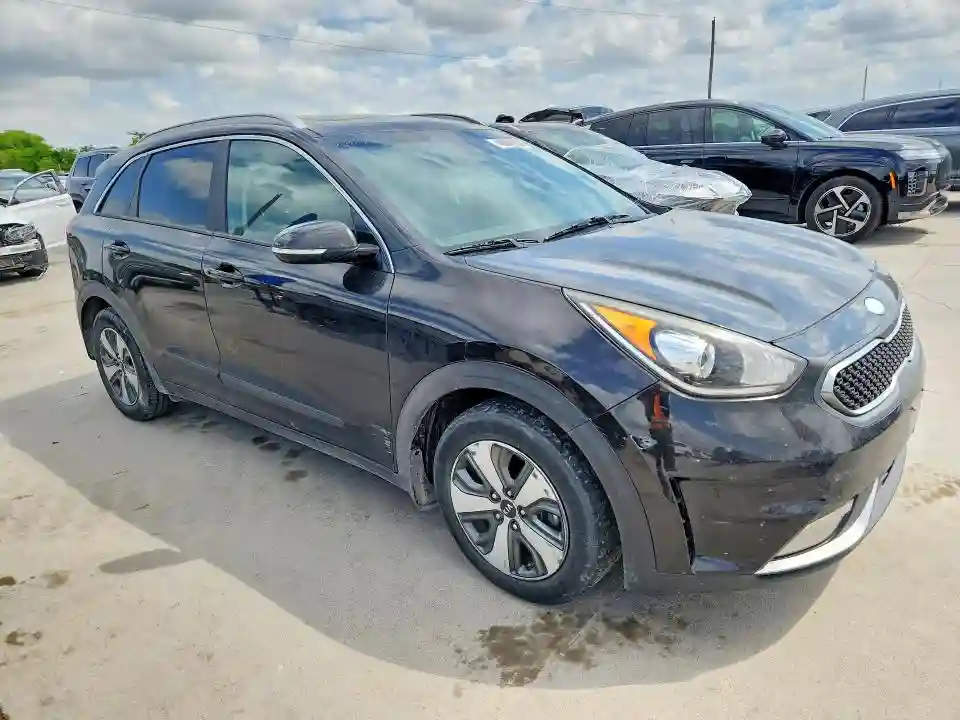KNDCC3LC3H5048196 2017 KIA NIRO-3