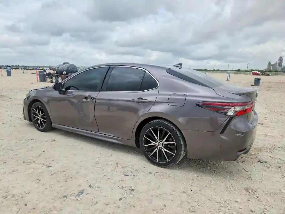 4T1G11AK3NU060755 2022 TOYOTA CAMRY-1